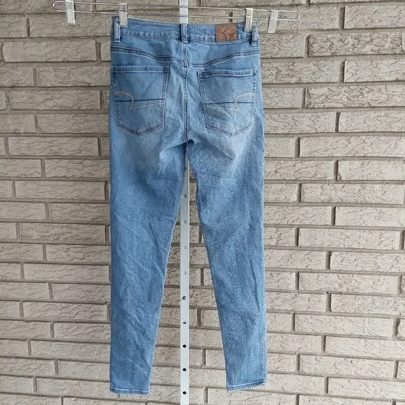 American Eagle Outfitters Light Wash Hi-Rise Jegging Super Stretch 2 EUC - Picture 3 of 8